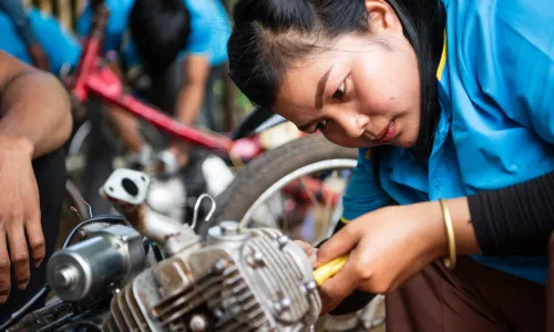 គំរូយុវតីជនជាតិដើមភាគតិច ៖ "ស្ត្រីត្រូវមានចំណូល និងជំនាញច្បាស់លាស់ មុនសម្រេចចិត្តរៀបការ"