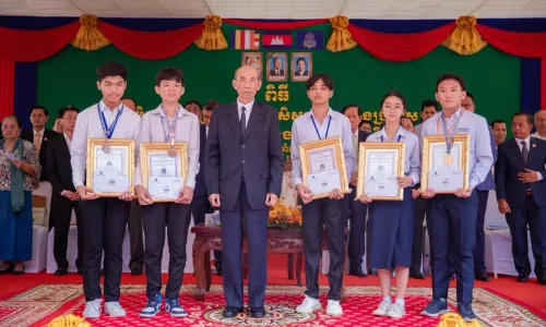 ក្រសួងអប់រំស្វែង​រក​ការជួយឧបត្ថម្ភសម្រាប់រង្វាន់លើកទឹកចិត្ត​សិស្សពូកែទូទាំង​ប្រទេស