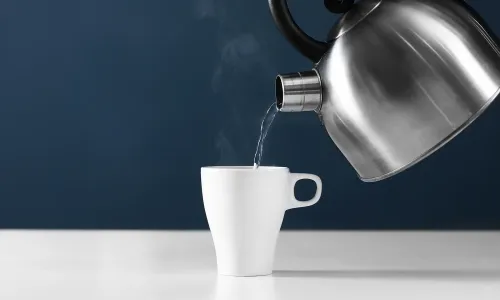 តើការទទួលទានទឹកក្តៅឧណ្ហៗ ផ្តល់ផលល្អដល់សុខភាព និងការរំលាយអាហារ ?