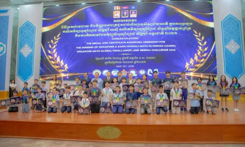 សិស្សកម្ពុជា ជិត១ពាន់នាក់ ឈ្នះមេដាយ និងវិញ្ញាបនបត្រ ពីការប្រឡងគណិតវិទ្យា និងការគិតតាមបែបកុំព្យូទ័រ អូឡាំព្យាដ អន្តរជាតិ-សិង្ហបុរី ២០២៦