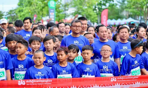 ព្រឹត្តិការណ៍​ ​"​រត់​ដើម្បី​ការ​អប់រំ​កុមារ​ព្រំដែន​" ​ប្រមូលផ្តុំ​អ្នកចូលរួម​ជាង​ ​២,៥០០​នាក់​ ​ដើម្បី​កុមារ​ភៀស​សឹក​
