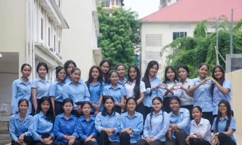 ក្រសួង​អប់រំ ​ផ្តល់​កន្លែង​ស្នាក់​នៅ​ដល់​និស្សិត​នារី​ក្រីក្រ ​ឆ្នាំ​ទី​១​ ​ចំនួន​៩០​នាក់​