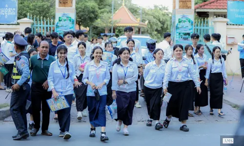 រង់ចាំ​លទ្ធផល​បាក់ឌុប​ ​សិស្ស​ត្រៀម​ជ្រើសរើស​ជំនាញ ៖​ ​ក្រសួង​ការងារ​ ​និង​អ្នក​ជំនាញ​អំពាវនាវ​កុំ​ជ្រើសរើស​តាម​គ្នា​