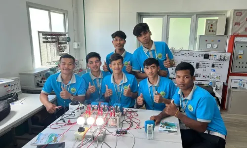 អាហារូបករណ៍​ ​ថ្នាក់​បរិញ្ញាបត្រ​រង​ និង​ថ្នាក់​បរិញ្ញាបត្រ ​២១០​កន្លែង​ ​នៅ​វិទ្យាស្ថាន​បច្ចេកវិទ្យា​កំពង់ស្ពឺ​