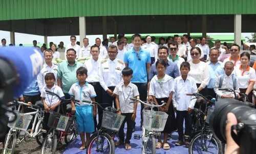 សិស្សភៀសខ្លួន​ជាង​ ១​,​៨០០​នាក់​ ​នៅ​ភូមិ​រង់ចាំ​ ​ទទួល​បាន​ការ​គាំទ្រ​ផ្នែក​អប់រំ​