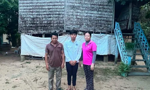 ឪពុក​ជា​កសិករ ​និង​ម្តាយ​ជា​កម្មការិនី​រោងចក្រ​ ​យុវ​សិស្ស​ ស៊ុយ ពិសី​ ​ជំនះ​ភាព​ខ្វះខាត​ដណ្ដើម​បាន​និទ្ទេស​ A ​និង​ត្រៀម​បន្ត​ក្ដី​ស្រមៃ​ជំនាញ​ទំនាក់ទំនង​អន្តរជាតិ​