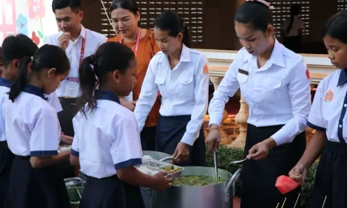 កម្ពុជាជំរុញការធានា​ឱ្យ​កុមារគ្រប់រូបទទួលបានអាហារតាមសាលារៀនប្រកបដោយសុខភាព និងអាហារូបត្ថម្ភ ត្រឹមឆ្នាំ២០៣០