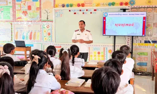 នាយករដ្ឋមន្ត្រីជំរុញឱ្យសាលារៀនពង្រឹងមុខវិជ្ជាអក្សរសាស្ត្រខ្មែរ និងគណិតវិទ្យា