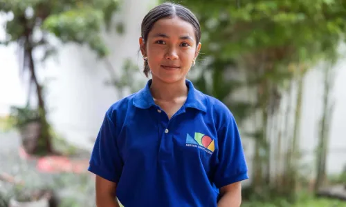 ពីកុមាររើសអេតចាយនៅស្ទឹងមានជ័យ បានអង្គការ CCF សង្គ្រោះ យុវតីម្នាក់ប្រឹងរៀនរហូត​ប្រឡងចប់ថ្នាក់ទី​១២ និងត្រៀមចូលថ្នាក់ឧត្តម