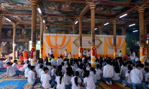 យុវជនខ្មែរ យល់ដឹងច្រើនអំពីពិធីបុណ្យភ្ជុំបិណ្ឌ និងចេះដឹងគុណឪពុកម្ដាយ