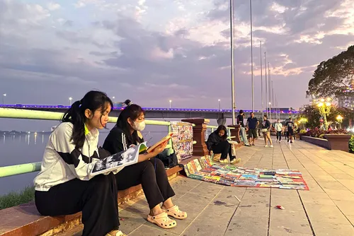 បណ្ណាល័យចល័តនៅច្រាំងទន្លេ ខេត្តកំពង់ចាម ត្រូវផ្អាកដោយសារខ្វះសៀវភៅ និងការធ្លាក់ចុះចំនួនអ្នកអាន