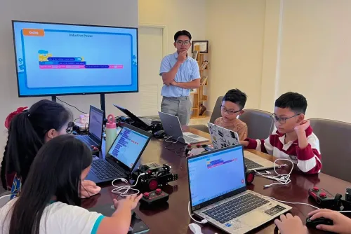 ស្ថាបនិក Uot AI &amp; STEM ៖ ការបង្រៀនកុមារឱ្យចេះសរសេរកូដតាំងពីក្មេង នឹងជួយពួកគេក្លាយជាអ្នកបង្កើតបច្ចេកវិទ្យាទៅថ្ងៃអនាគត