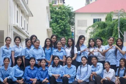 ក្រសួង​អប់រំ ​ផ្តល់​កន្លែង​ស្នាក់​នៅ​ដល់​និស្សិត​នារី​ក្រីក្រ ​ឆ្នាំ​ទី​១​ ​ចំនួន​៩០​នាក់​