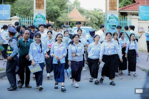 រង់ចាំ​លទ្ធផល​បាក់ឌុប​ ​សិស្ស​ត្រៀម​ជ្រើសរើស​ជំនាញ ៖​ ​ក្រសួង​ការងារ​ ​និង​អ្នក​ជំនាញ​អំពាវនាវ​កុំ​ជ្រើសរើស​តាម​គ្នា​