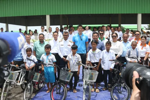 សិស្សភៀសខ្លួន​ជាង​ ១​,​៨០០​នាក់​ ​នៅ​ភូមិ​រង់ចាំ​ ​ទទួល​បាន​ការ​គាំទ្រ​ផ្នែក​អប់រំ​
