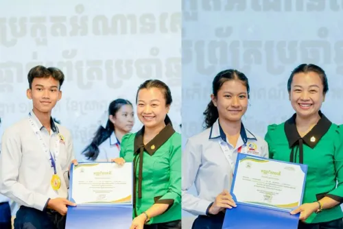 កម្មវិធី​អំណាន​សៀវភៅ​ល្បី​ៗ​ ​៖ ​ក្រោយ​ប្រកួត​រយៈពេល​៧​ខែ​ ​យុវ​សិស្ស​ ​២​រូប ​ដណ្ដើម​បាន​មេដាយ​មាស​ ​ប្រចាំ​ឆ្នាំ​២០២៦