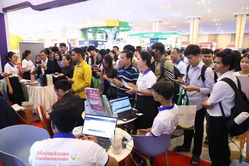 អ្នកស្វែងរកការងារប្រមាណ ២ម៉ឺននាក់ ចូលរួមដាក់ពាក្យ ៣ពាន់នាក់ជាប់ភ្លាមៗ នៅពិព័រណ៍ជាតិការងារ ឆ្នាំ២០២៦