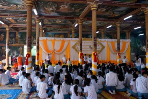 យុវជនខ្មែរ យល់ដឹងច្រើនអំពីពិធីបុណ្យភ្ជុំបិណ្ឌ និងចេះដឹងគុណឪពុកម្ដាយ