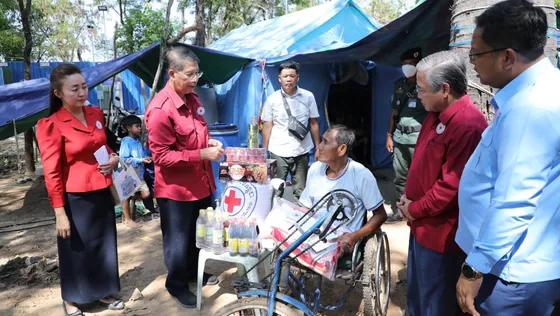 ជនភៀសសឹក ដែលរងគ្រោះបន្ថែមដោយទឹកភ្លៀង ទទួលជំនួយពីកាកបាទក្រហមកម្ពុជា - AMS Article Thumbnail