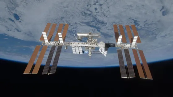 រុស្ស៊ី-អាមេរិក ចង់ពង្រីកសេវាកម្មស្ថានីយ៍អវកាសអន្តរជាតិលើសពីឆ្នាំ ២០២៨ - AMS Article Thumbnail