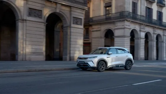 ការនាំចេញឡានអគ្គិសនី ចិន កើនឡើង ១៤០ ភាគរយ ចំពេលប្រេងឡើងថ្លៃ - AMS Article Thumbnail