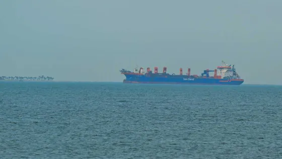 លោក ត្រាំ ចាត់ទុកការរឹបអូសនាវាពីសំណាក់ អ៊ីរ៉ង់ មិនរំលោភបទឈប់បាញ់ ព្រោះមិនមែនជារបស់ អាមេរិក និង អ៊ីស្រាអែល - AMS Article Thumbnail