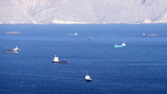 កុងត្រូល អ៊ីរ៉ង់ ប្រមូលថ្លៃនាវាឆ្លងកាត់ច្រក ហ័រមូស ជាលើកដំបូង - AMS Article Thumbnail