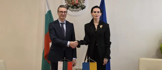 ប៊ុលហ្ការី ត្រៀមខ្លួនរួចរាល់ក្នុងការគាំទ្រ និងពង្រឹងវិស័យថាមពលអ៊ុយក្រែនឡើងវិញ - AMS Article Thumbnail