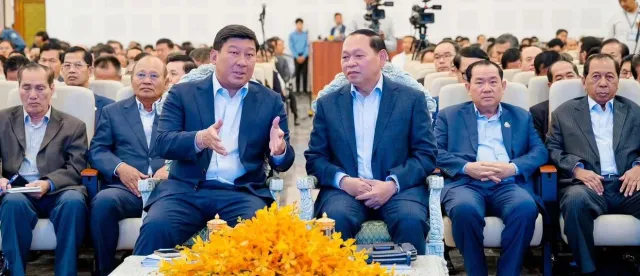 ក្រសួងរៀបចំដែនដី សហការជាមួយក្រសួងអភិវឌ្ឍន៍ជនបទ ប្រែក្លាយភូមិឋានពលរដ្ឋទៅជាបុរីជនបទ និងកសាងខឿនសេដ្ឋកិច្ចជាតិ - AMS Article Thumbnail