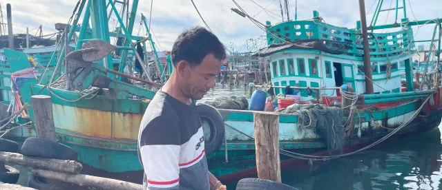 ប្រជានេសាទផ្អាកចេញទូកប្រមូលផលសមុទ្រ ខណៈតម្លៃប្រេងបន្តហក់ឡើងខ្ពស់ - AMS Article Thumbnail