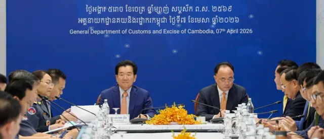 គយអាចបាត់បង់ចំណូល ៤៧ លានដុល្លារក្នុងមួយខែ បន្ទាប់ពីរដ្ឋាភិបាលដាក់ចេញវិធានការចំនួន ២ នេះ - AMS Article Thumbnail