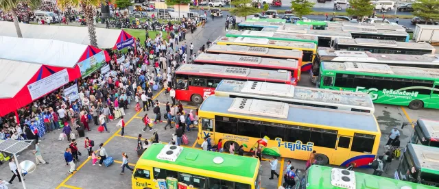 ពលរដ្ឋ ១២ ម៉ឺននាក់ ចំណេញលុយប្រហែល ៤,៥ លានដុល្លារ ពីការធ្វើដំណើរទៅលេងស្រុកកំណើតពេលបុណ្យចូលឆ្នាំខ្មែរ - AMS Article Thumbnail