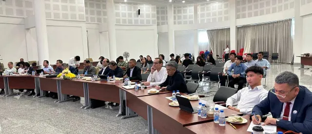 គណៈកម្មាធិការគ្រប់គ្រងតំបន់ឆ្នេររៀបចំកិច្ចប្រជុំវាយតម្លៃស្នាដៃរចនាគម្រោងប្លង់វគ្គផ្តាច់ព័្រត្រ - AMS Article Thumbnail