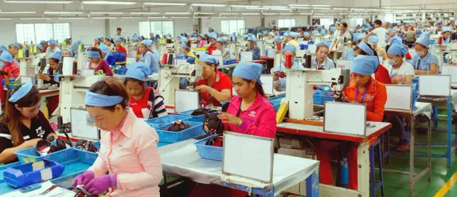 វិស័យឧស្សហកម្មវាយនភណ្ឌនៅកម្ពុជា រក្សាបានភាពធន់ ខណៈការបញ្ជាទិញបន្តមានកំណើន - AMS Article Thumbnail