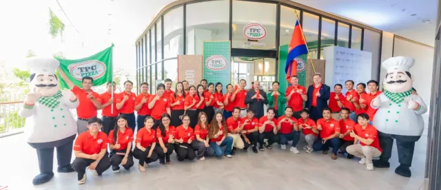 ១១សាខាក្នុងទីក្រុងភ្នំពេញ ប្រេនដែលបង្កើតឡើងដោយគំនិតកូនខ្មែរ ធីភីស៊ី ភីហ្សា(The Pizza Cambodia) បានចាប់ដំណើរការហើយនៅថ្ងៃនេះ - AMS Article Thumbnail