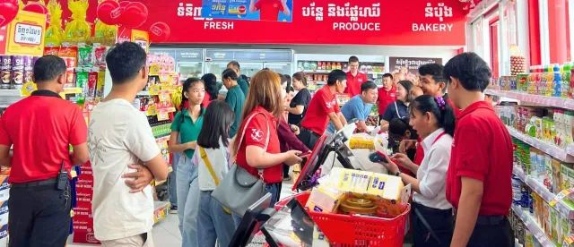 កំណើនប្រជាសាស្ត្រ ជំរុញឱ្យផ្សារទំនើបខ្នាតតូច រីកដុះដាលកាន់តែខ្លាំងនៅតាមជាយក្រុងភ្នំពេញ - AMS Article Thumbnail