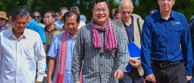 កម្ពុជា​ ​និង​ក្រុម​អឺរ៉ុប​ ប្តេជ្ញា​ពង្រឹង​កសិកម្ម​ធន់​នឹង​អាកាសធាតុ និង​ការ​អភិរក្ស​ជីវ​ចម្រុះ - AMS Article Thumbnail