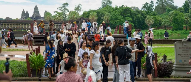 ថ្ងៃសម្រាកភ្ជុំបិណ្ឌ ៣ ថ្ងៃ ឆ្នាំ២០២៦ ភ្ញៀវទេសចរ និងពលរដ្ឋក្នុងស្រុកចេញដើរលេងកម្សាន្តជាង ២,១៦ លានដងនាក់ - AMS Article Thumbnail
