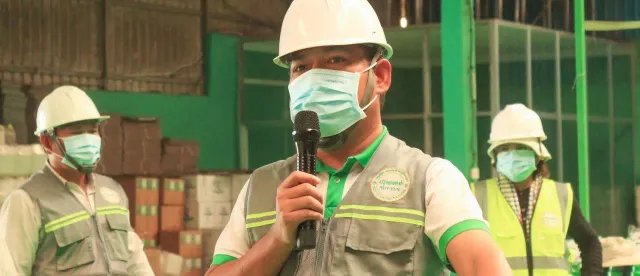 ហ៊ុយ យន់ បង្កើនទុនដល់ ១លានដុល្លារ ប្ដេជ្ញាបំប្លែងសំរាម ១០០០តោន ក្នុង ១ថ្ងៃ ទៅ​ជា​ជីធម្មជាតិ ចាប់​ពី​ឆ្នាំ​២០២៧ - AMS Article Thumbnail