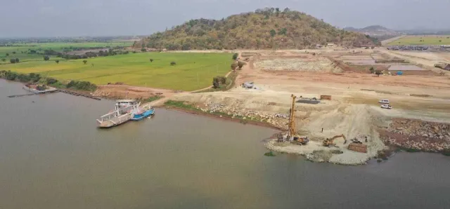 Thumbnail for កំពង់ផែ​ពហុបំណង​ និងមណ្ឌលភស្តុភារកម្មកំពង់ឆ្នាំង ​នឹង​ជួយ​ជំរុញទំនិញ-កសិផល​កម្ពុជា​ទៅកាន់ទីផ្សារ​កាន់តែទូលាយ​