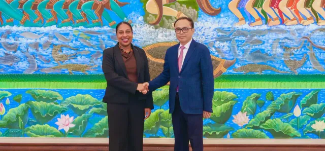 Thumbnail for អ្នកជំនាញមើលឃើញថា ទំនាក់ទំនងទេ្វភាគីកម្ពុជា-អាម៉េរិក លើវិស័យពាណិជ្ជកម្ម កំពុងរីកចម្រើនគួរឱ្យកត់សម្គាល់