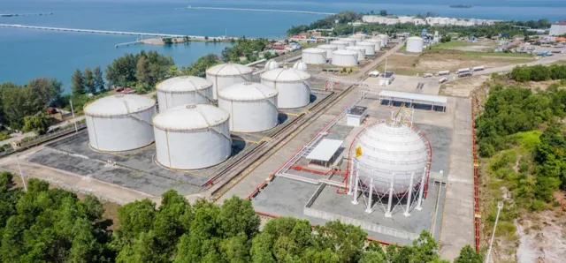 Thumbnail for ការបង្កើតមណ្ឌលស្តុកប្រេងឥន្ធនៈច្រើន អាចជួយធានាដល់ការផ្គត់ផ្គង់ប្រេង និងស្ថិរភាពតម្លៃនៅលើទីផ្សារ