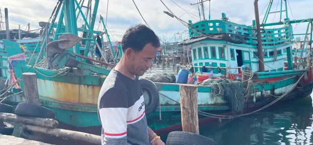 Thumbnail for ប្រជានេសាទផ្អាកចេញទូកប្រមូលផលសមុទ្រ ខណៈតម្លៃប្រេងបន្តហក់ឡើងខ្ពស់