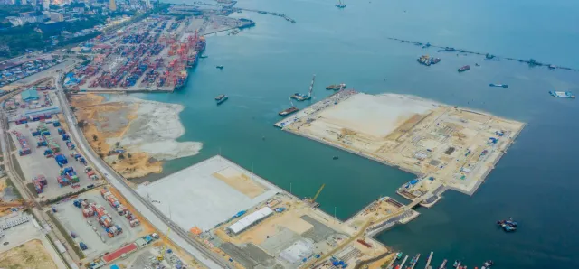 Thumbnail for វត្តមានចំណតផែកុងតឺន័រទឹកជ្រៅថ្មីជំហានទី១ ជួយកាត់បន្ថយតម្លៃដឹកជញ្ជូនតាមផ្លូវទឹកប្រមាណ២០០ដុល្លារ ក្នុងមួយធីអីយូ