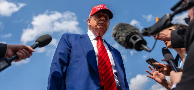 Thumbnail for លោក ត្រាំ ទទួលស្គាល់ថា តម្លៃប្រេងសាំងនៅអាម៉េរិក អាចនឹងបន្តឡើងថ្លៃខ្ពស់កប់ពពកដល់ចុងឆ្នាំ