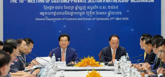 Thumbnail for គយអាចបាត់បង់ចំណូល ៤៧ លានដុល្លារក្នុងមួយខែ បន្ទាប់ពីរដ្ឋាភិបាលដាក់ចេញវិធានការចំនួន ២ នេះ