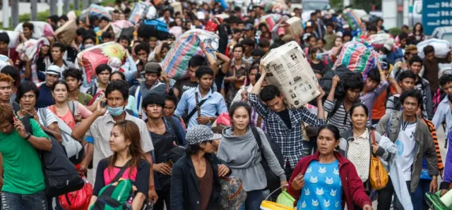 Thumbnail for លំហូរសាច់ប្រាក់ពីបរទេសធ្លាក់ចុះជាង ២៣ ភាគរយ ក្រោយការវិលត្រឡប់របស់ពលករខ្មែរពីប្រទេសថៃ