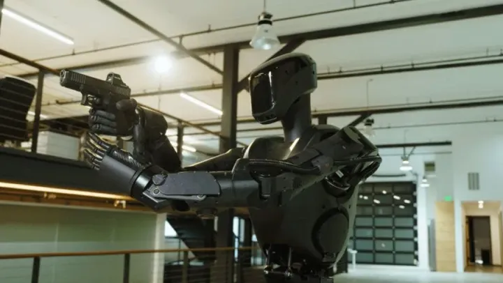 អ៊ុយក្រែន បង្ហាញរ៉ូបូតមានរូបរា...