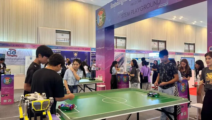 ទិវាជាតិវិទ្យាសាស្ត្រ បច្ចេកវិ...