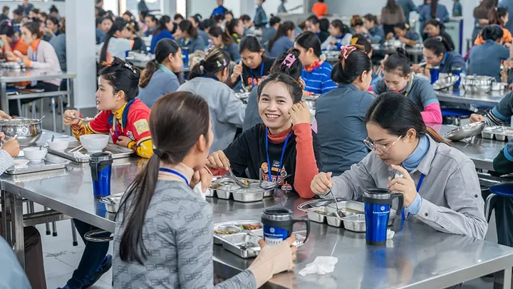 ចំនួនបុគ្គលិកបម្រើការក្នុងតំបន...